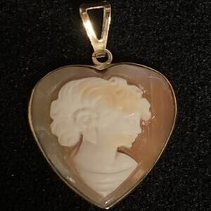 14K Gold Signed M + M Scognamiglio Italian Cameo Pendant Vintage